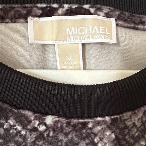 MICHAEL KORS | Women Round Neck Cold Shoulder Snakeskin Blouse, Multicolor - Picture 3 of 16